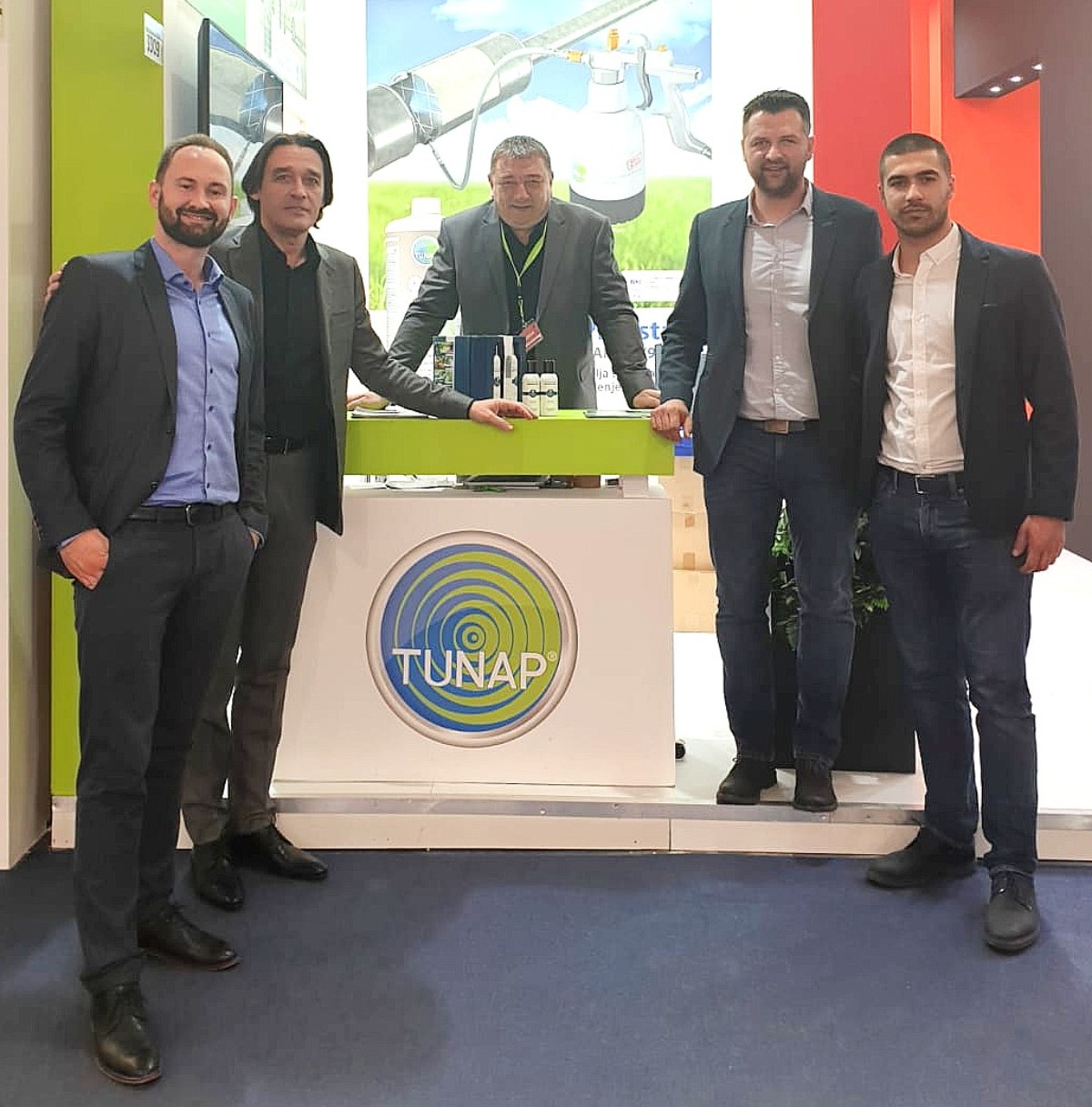 TUNAP-Stand mit Partner Technolub.