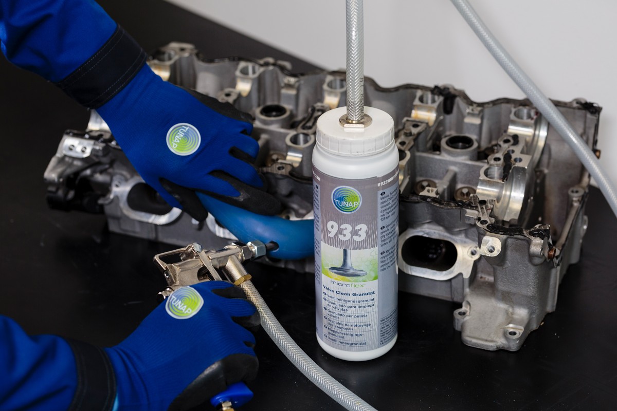 Vorführung einer AGR Reinigung mit Valve Clean Granulat Technologie