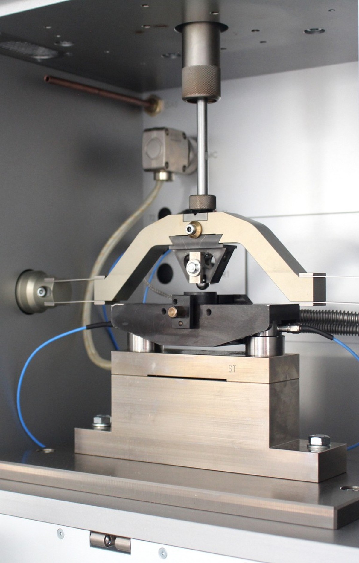 SRV (Schwing-Reib-Verschleiß) Prüfgerät