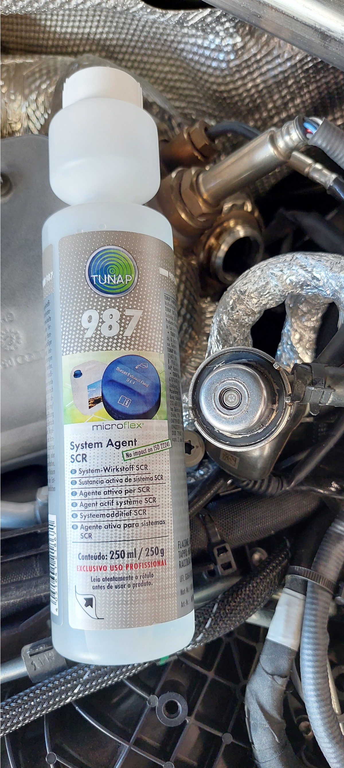 Schützt das SCR-System effizient vor Kristallablagerungen: Der microflex® 987 System-Wirkstoff SCR